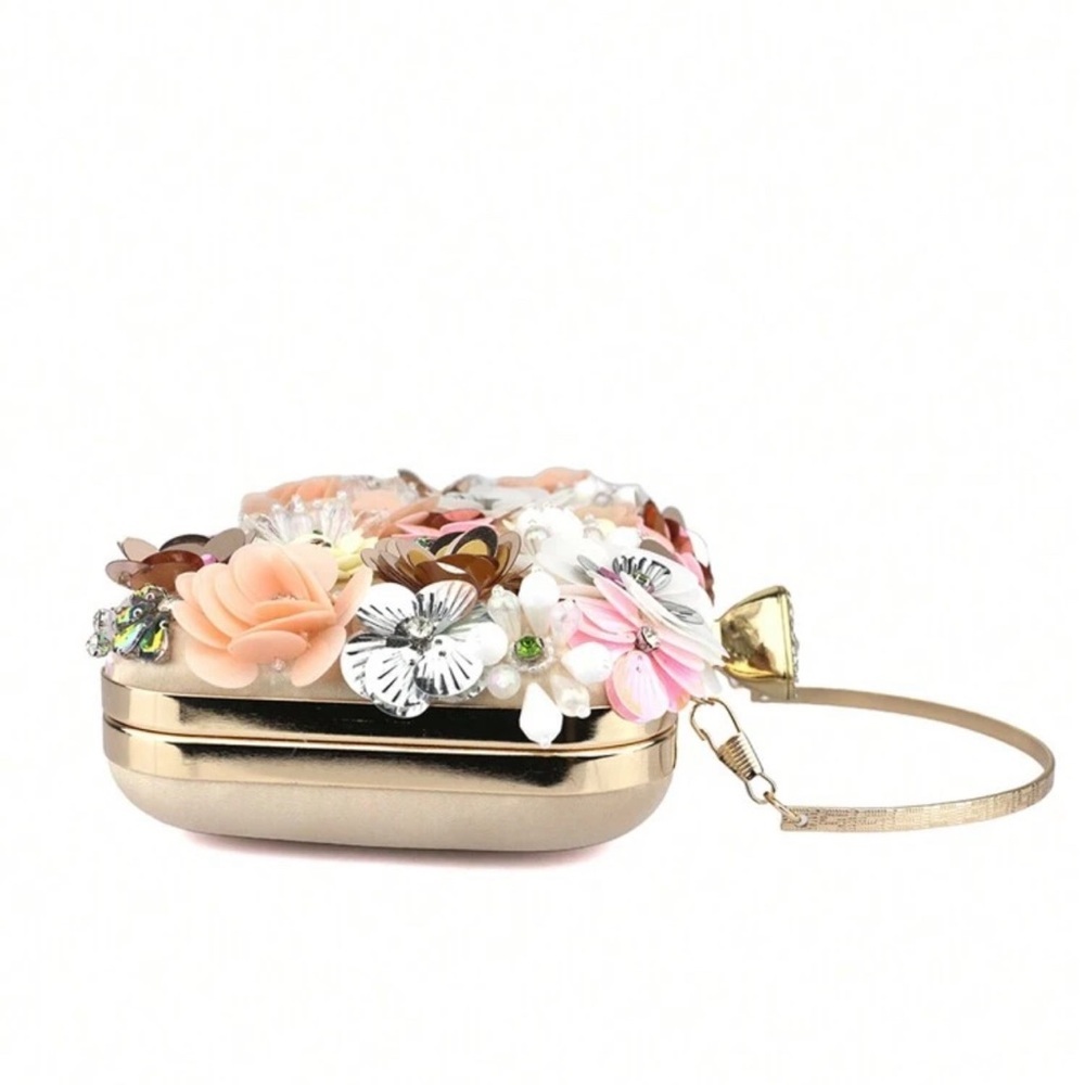 Unique Gorgeous Flowers Clutch 🔥 - Picture 2 of 8